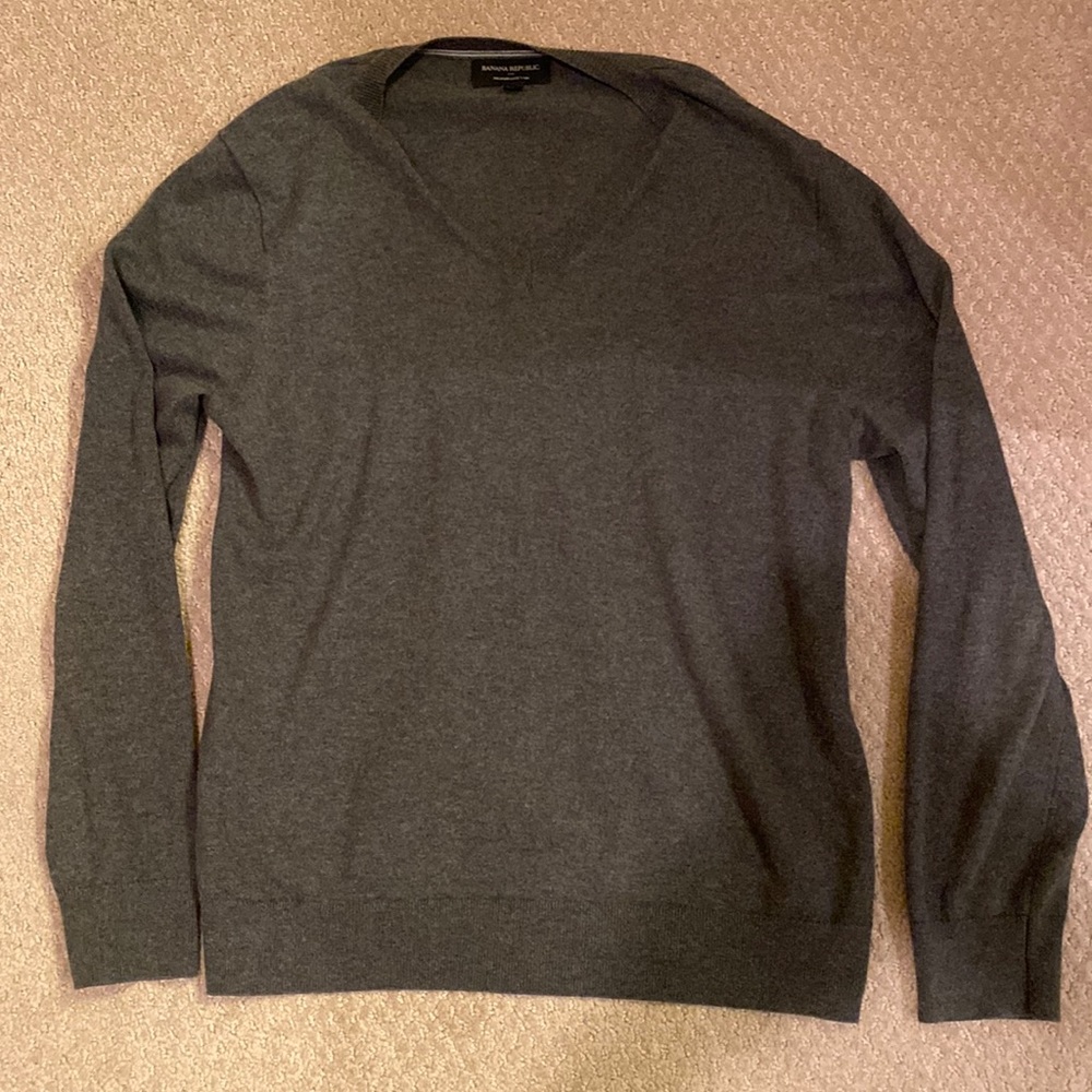 Gray Banana Republic V-neck sweater